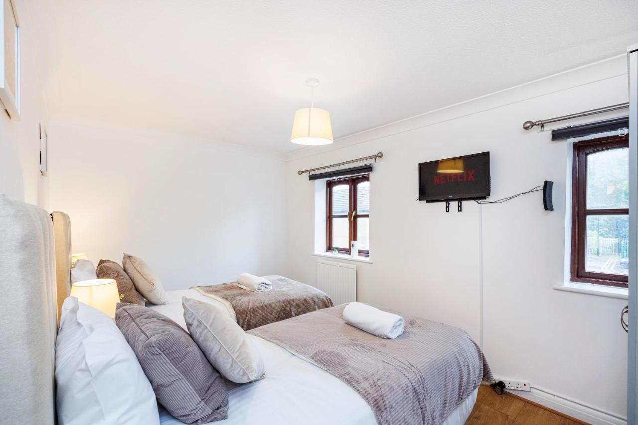 Lovely 2 Bd Hse With Parking Near Excel 伦敦 外观 照片